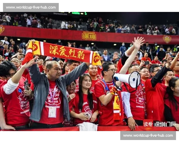 球迷狂欢！亚洲杯冠军庆典现场，万人空巷，歌声与泪水交织